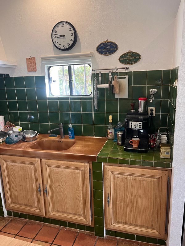 Redonnez vie à vos meubles de cuisine en bois à Draguignan grâce à 100% Sablage